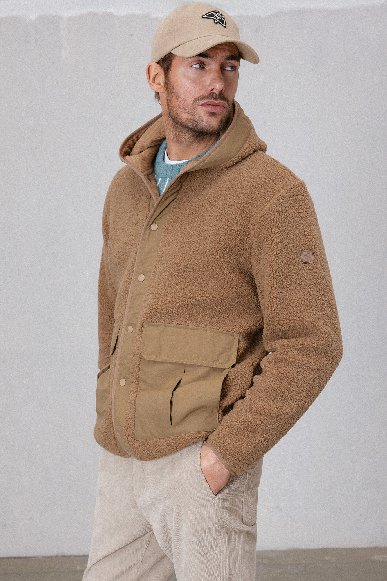 OOTO Chaqueta capucha con botones Beige