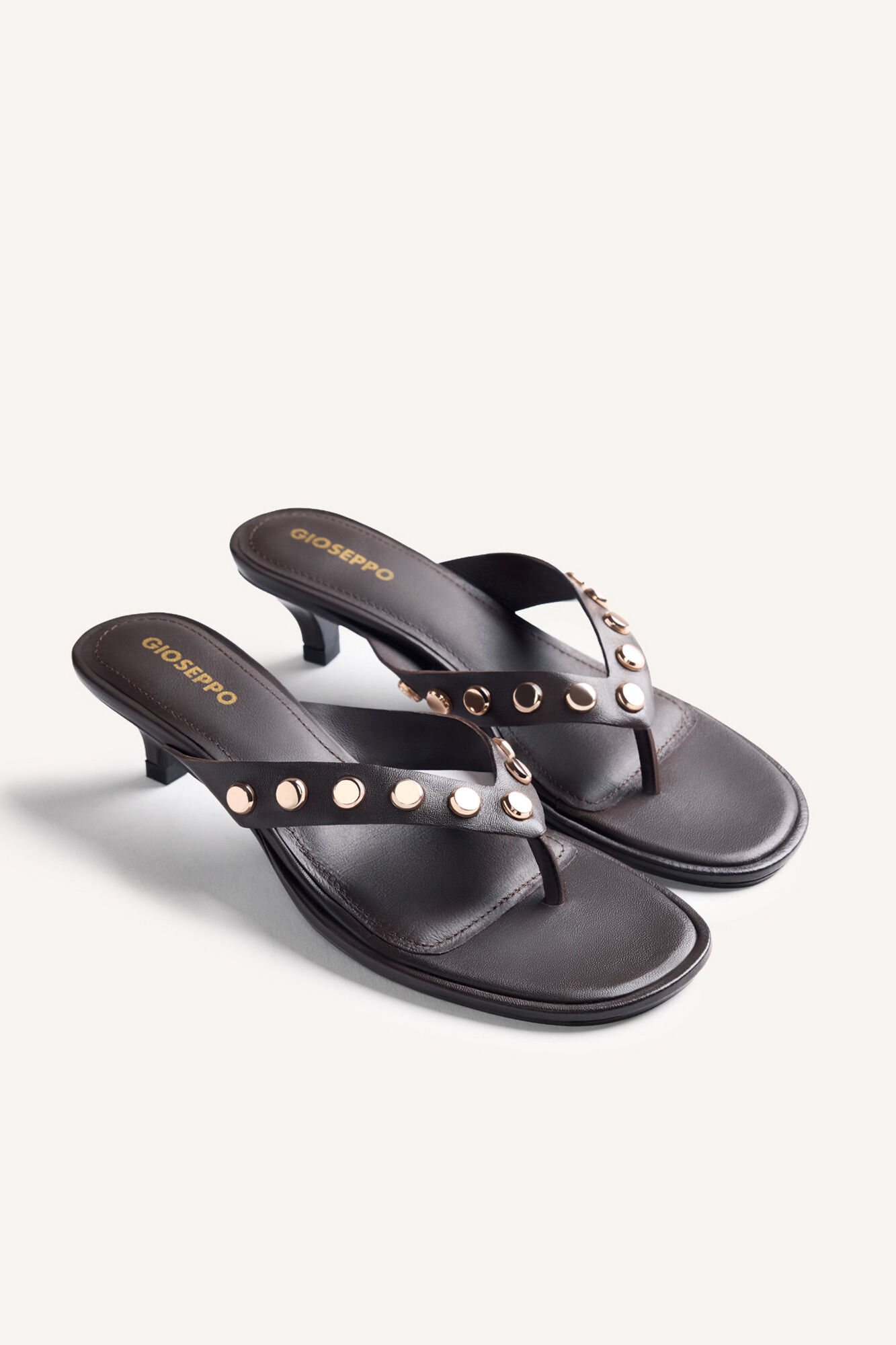 Gioseppo Sandalias tac&oacute;n piel y tachas sokoto