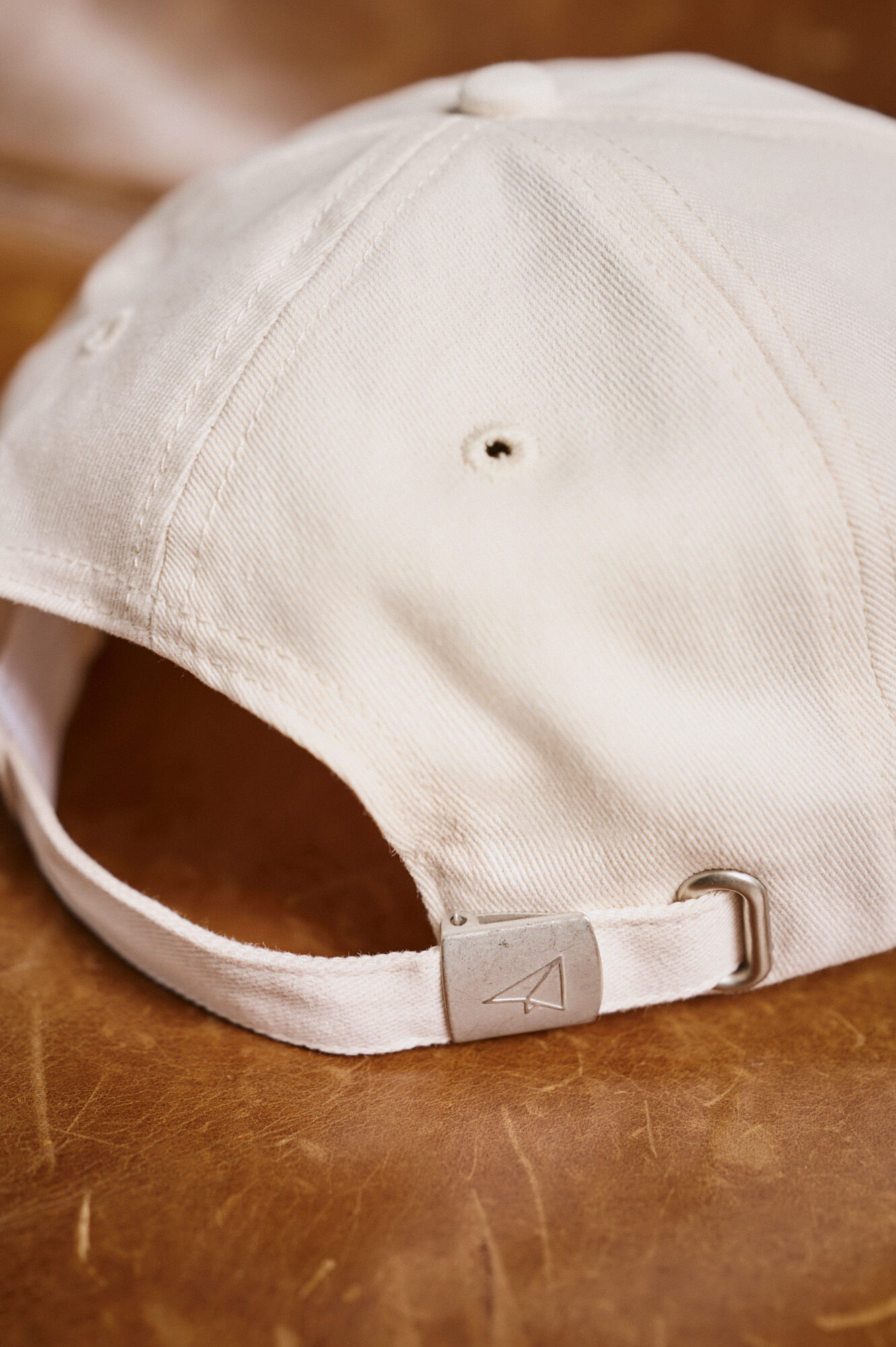 OOTO Bon&eacute; com viseira de t&ecirc;xtil Tostado