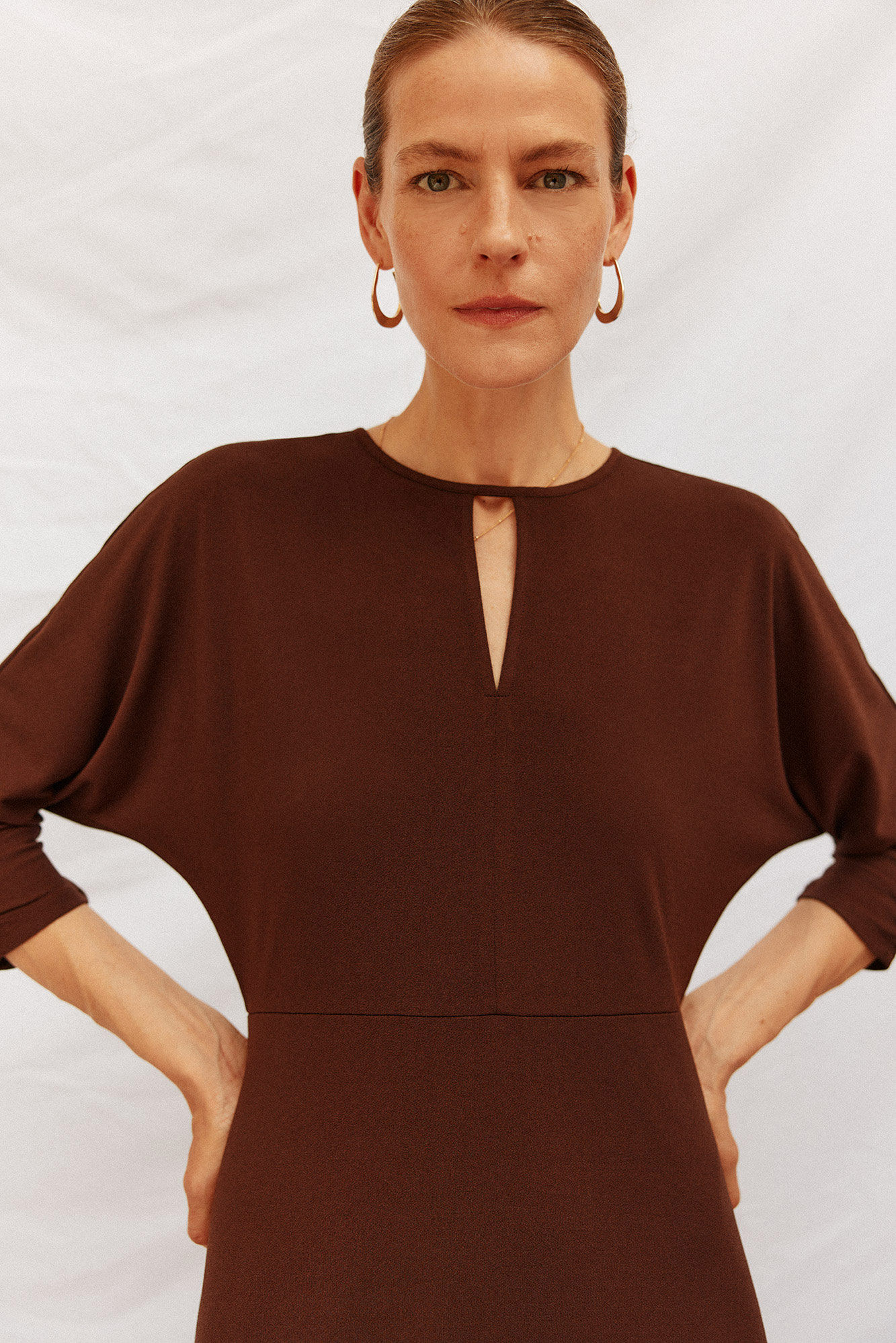 Cortefiel Vestido fluido estampado Marr&oacute;n oscuro