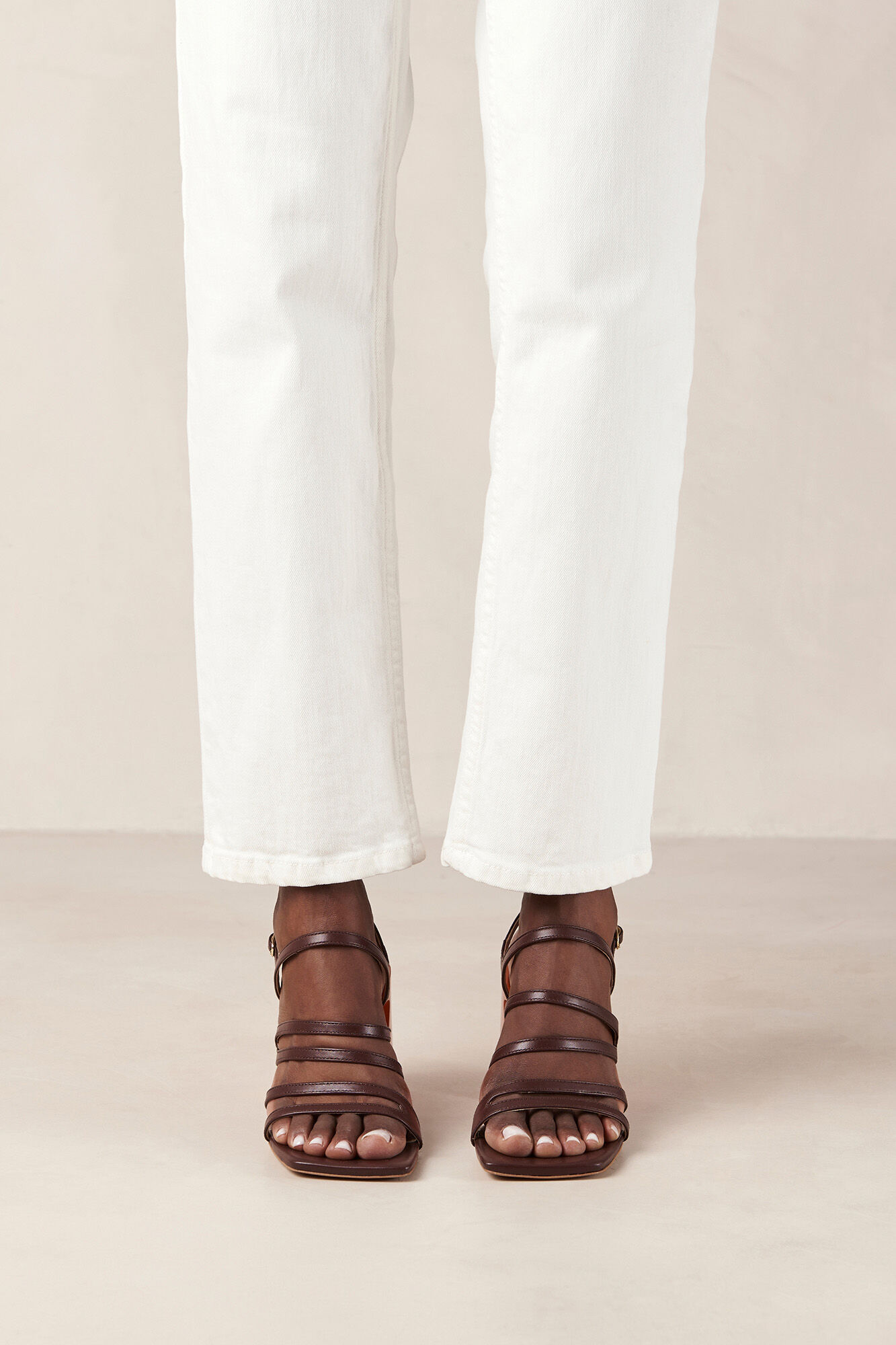 Alohas Sand&aacute;lias de pele castanhas Aubrey Castanho