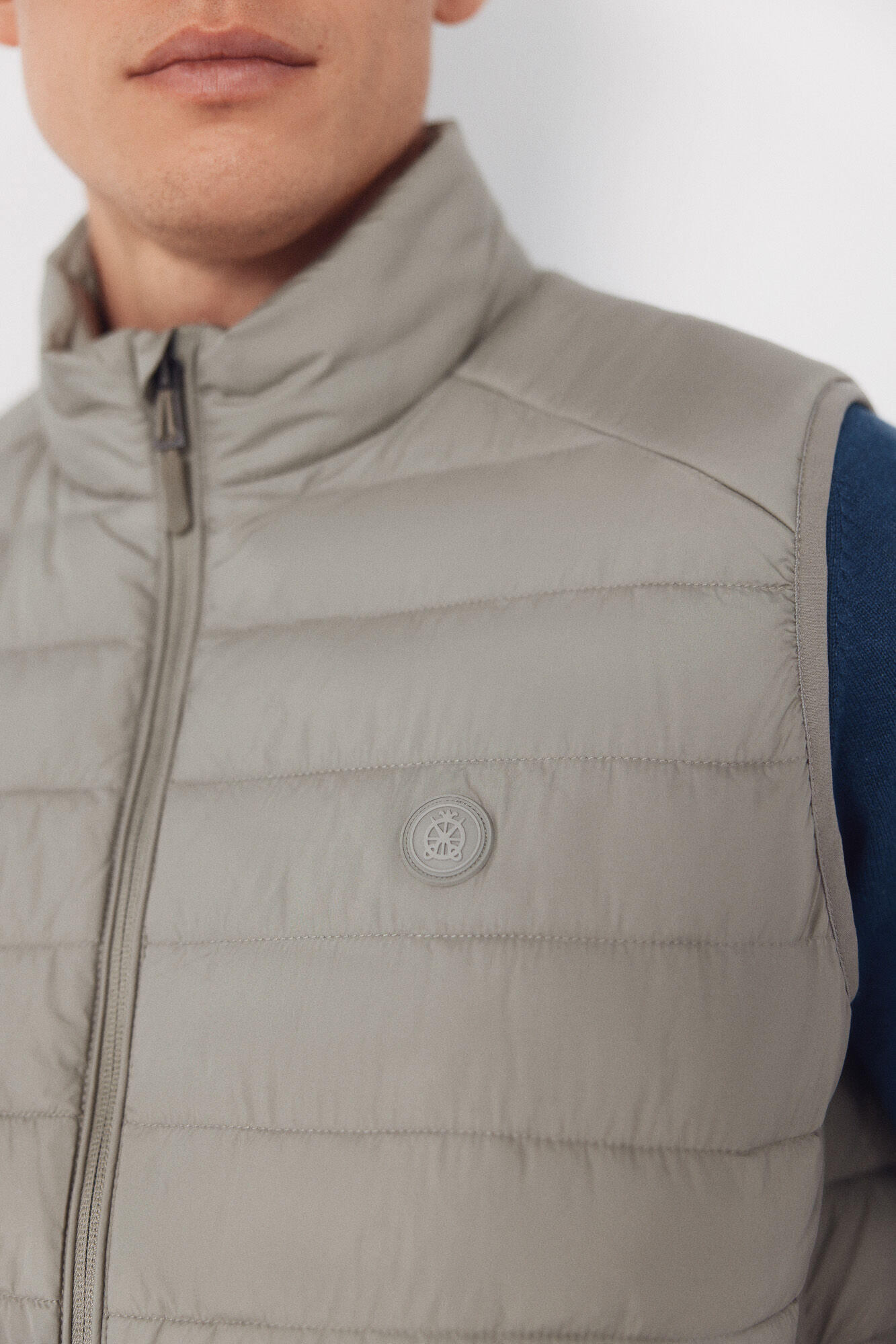 Cortefiel Ultra-light quilted gilet Kaki