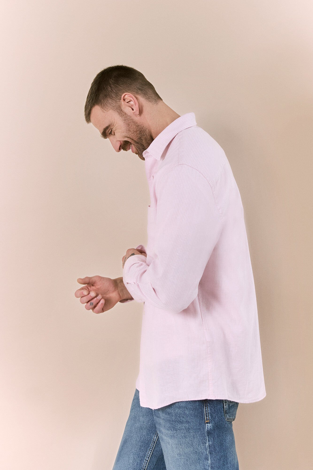 OOTO Camisa em algod&atilde;o e linho &agrave;s riscas Subiu