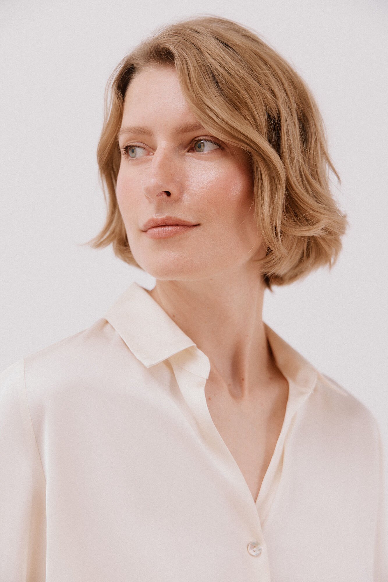 Cortefiel Camisa satinada Marfil