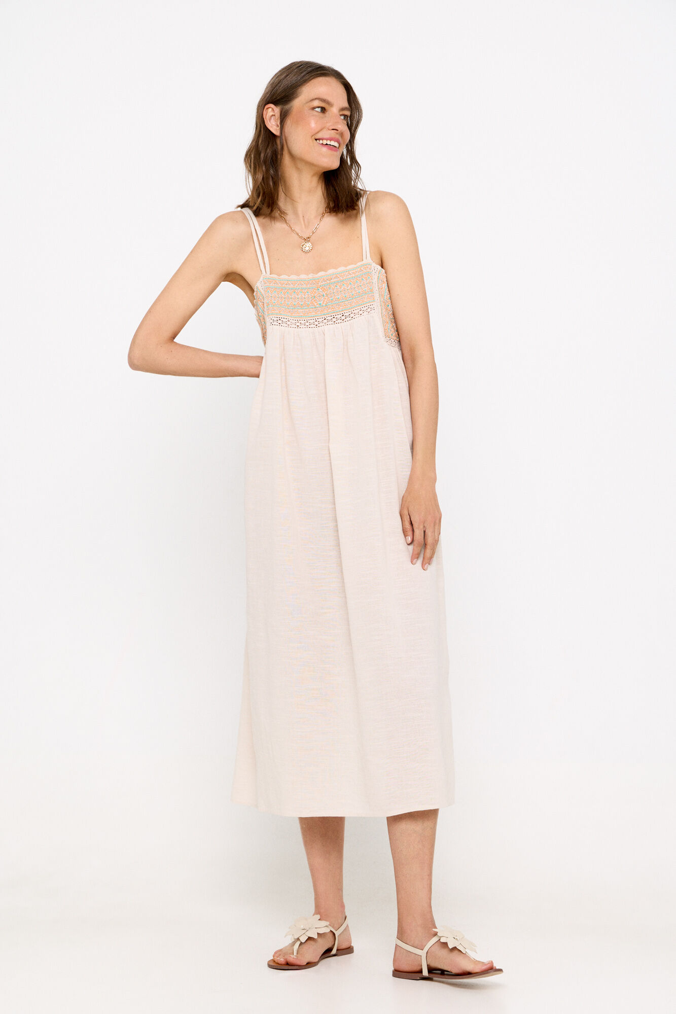 Cortefiel Vestido tirantes bordado. Arena