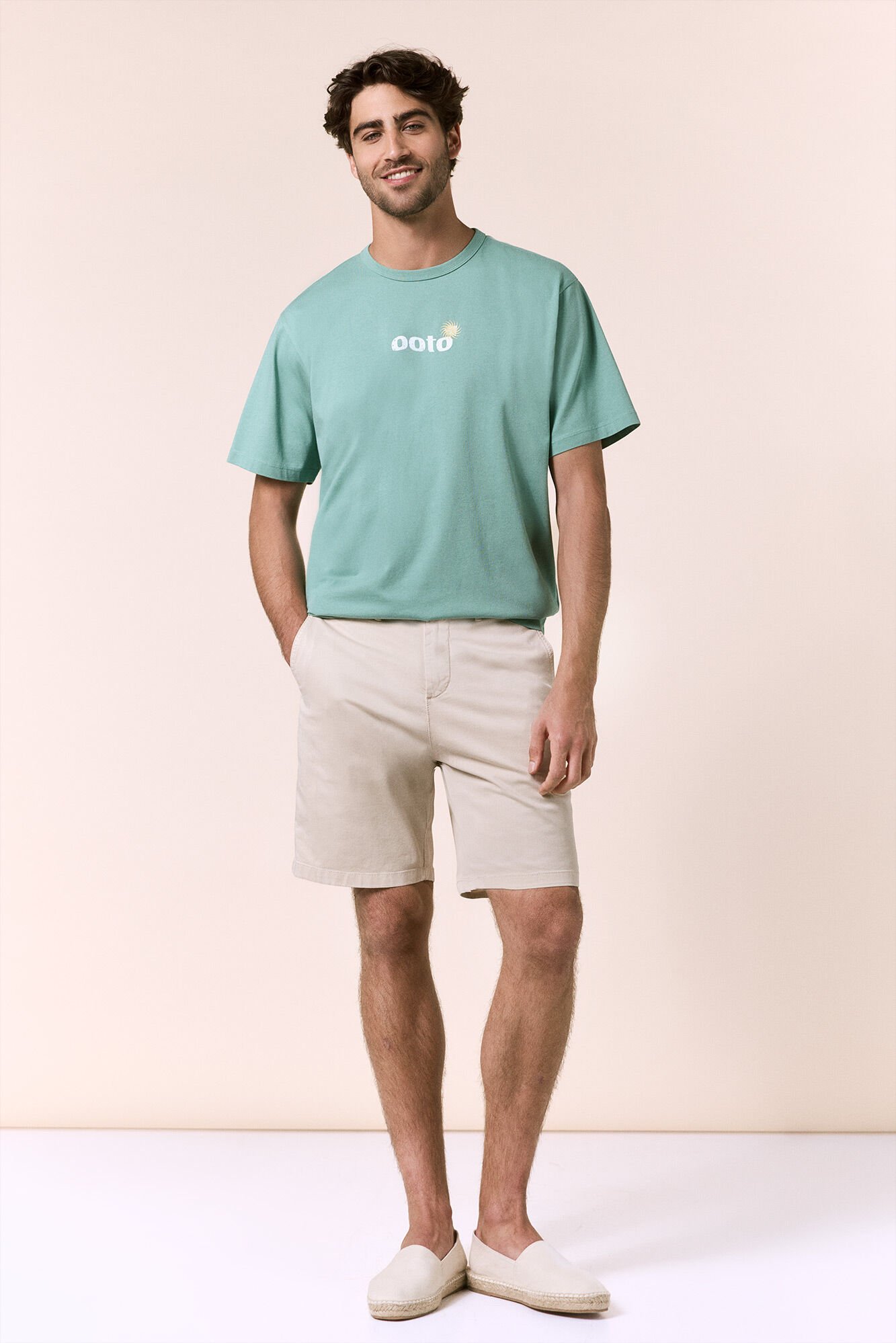 OOTO T-shirt gr&aacute;fica lavada