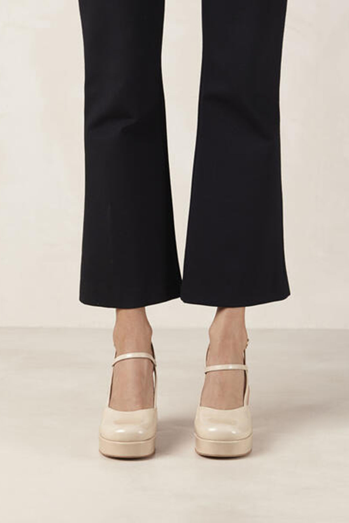 Alohas Zapatos de sal&oacute;n Louella Onix en piel color crema Beige