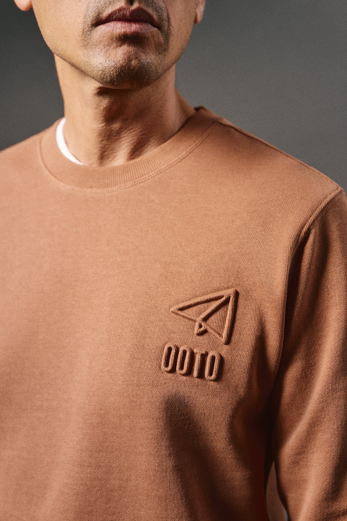 OOTO Sweatshirt com logo em relevo Castanho