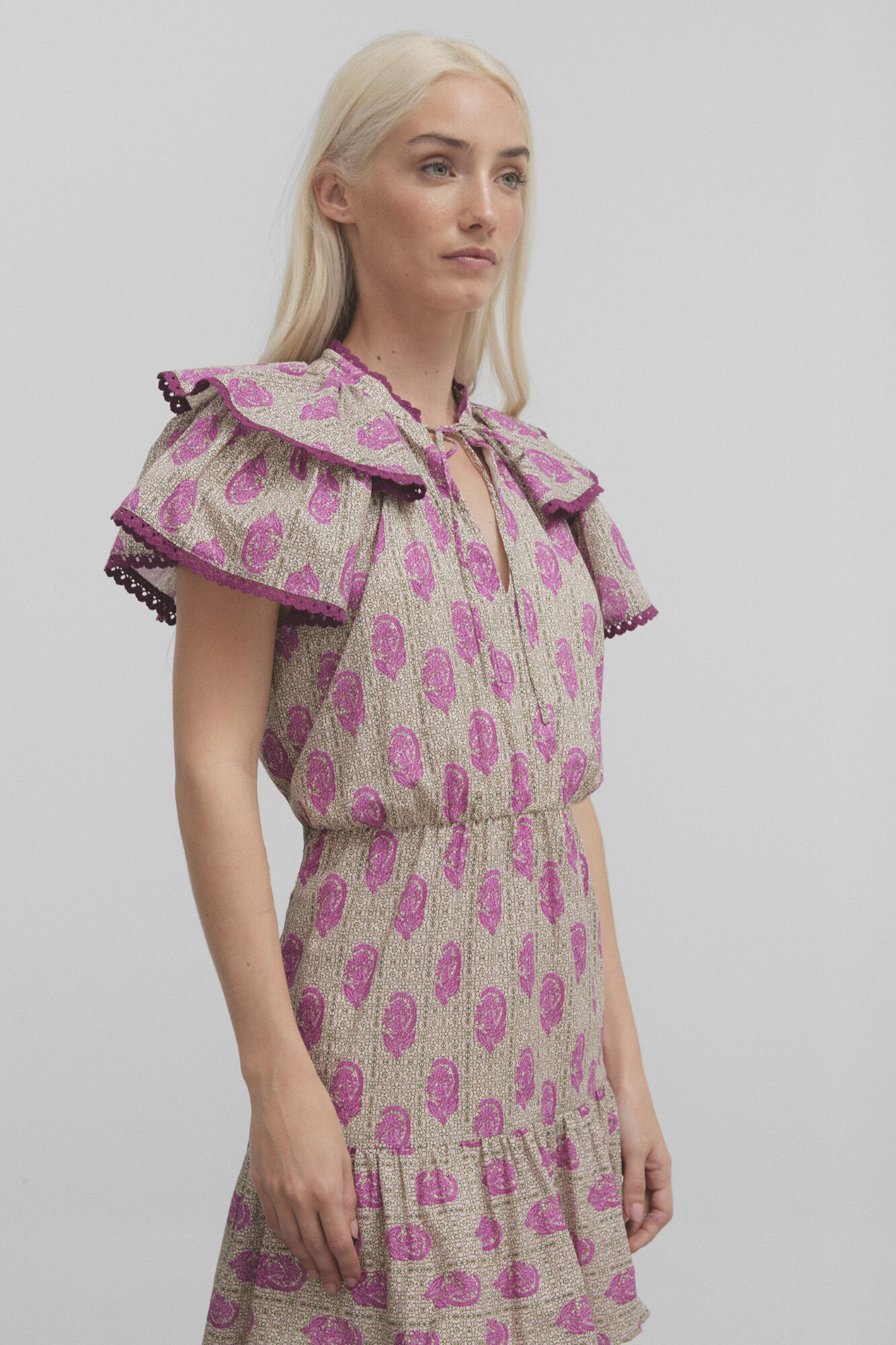 Silbon Vestido mini com estampado &agrave;s flores  Roxo