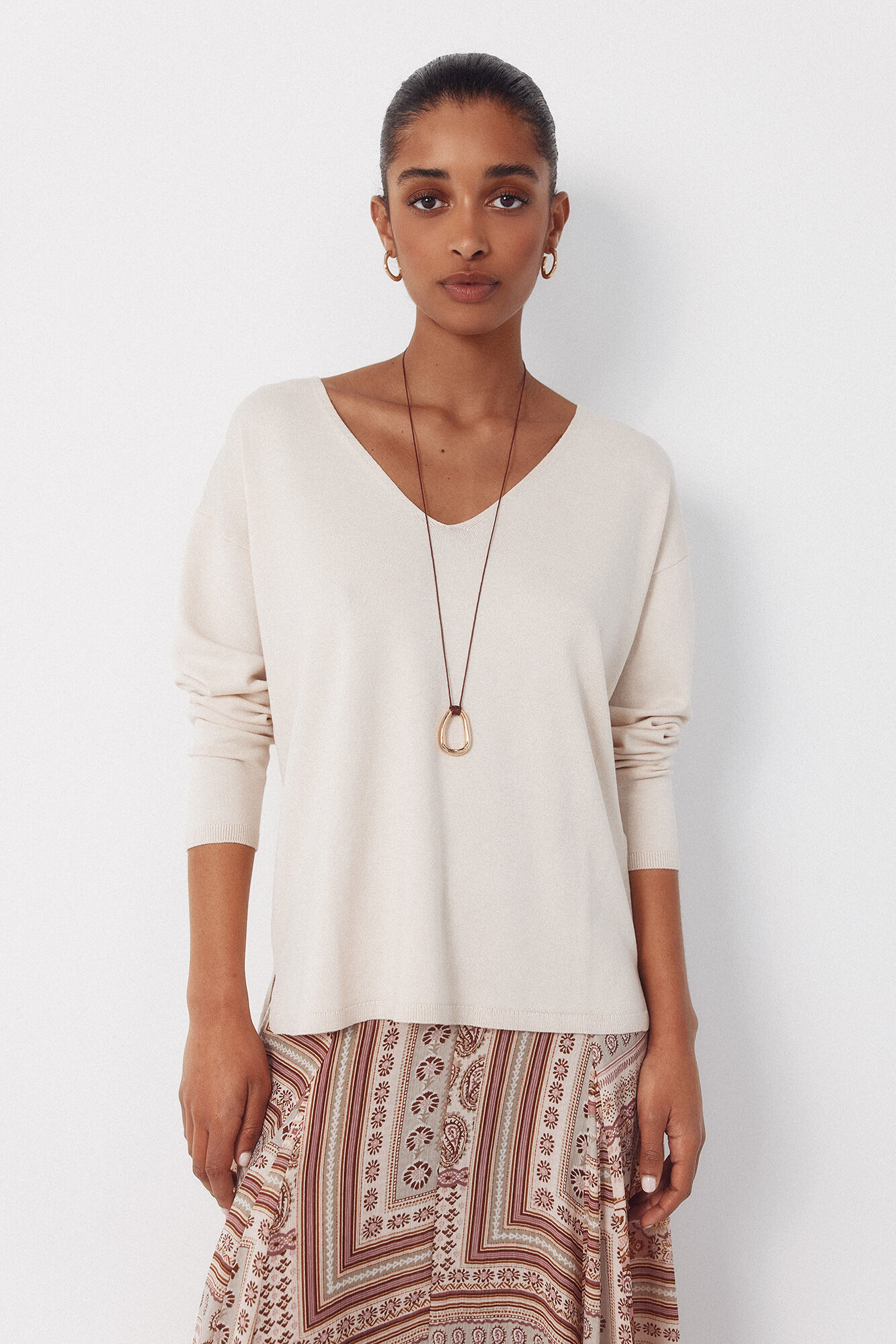 Cortefiel Jersey escote pico Marfil