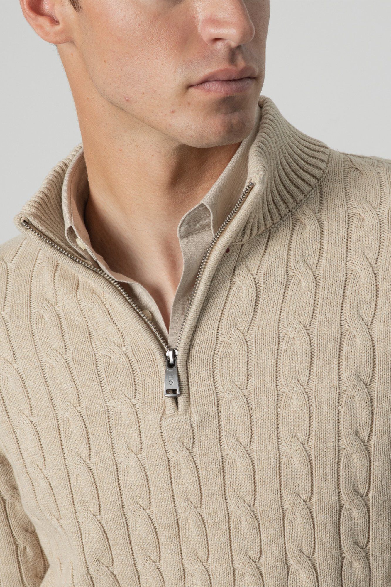 PuroEGO Camisola de malha de oitos gola mock Castanho