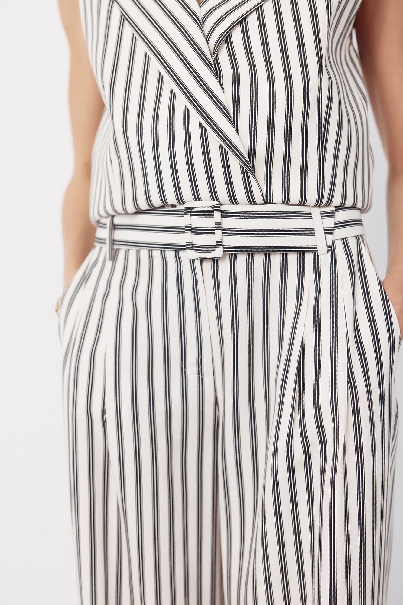 Cortefiel Striped trousers with belt Printed white
