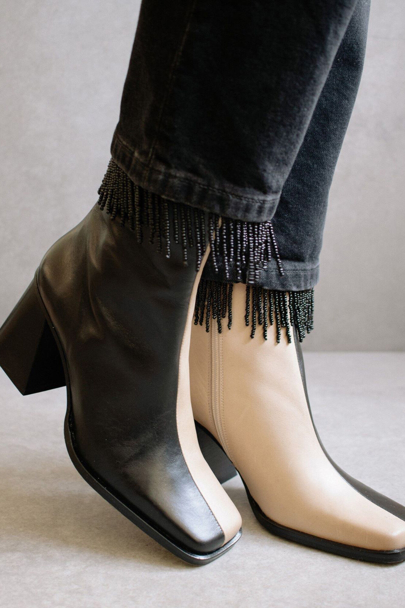 Alohas Botines South de piel bicolor stone beige y negra Beige