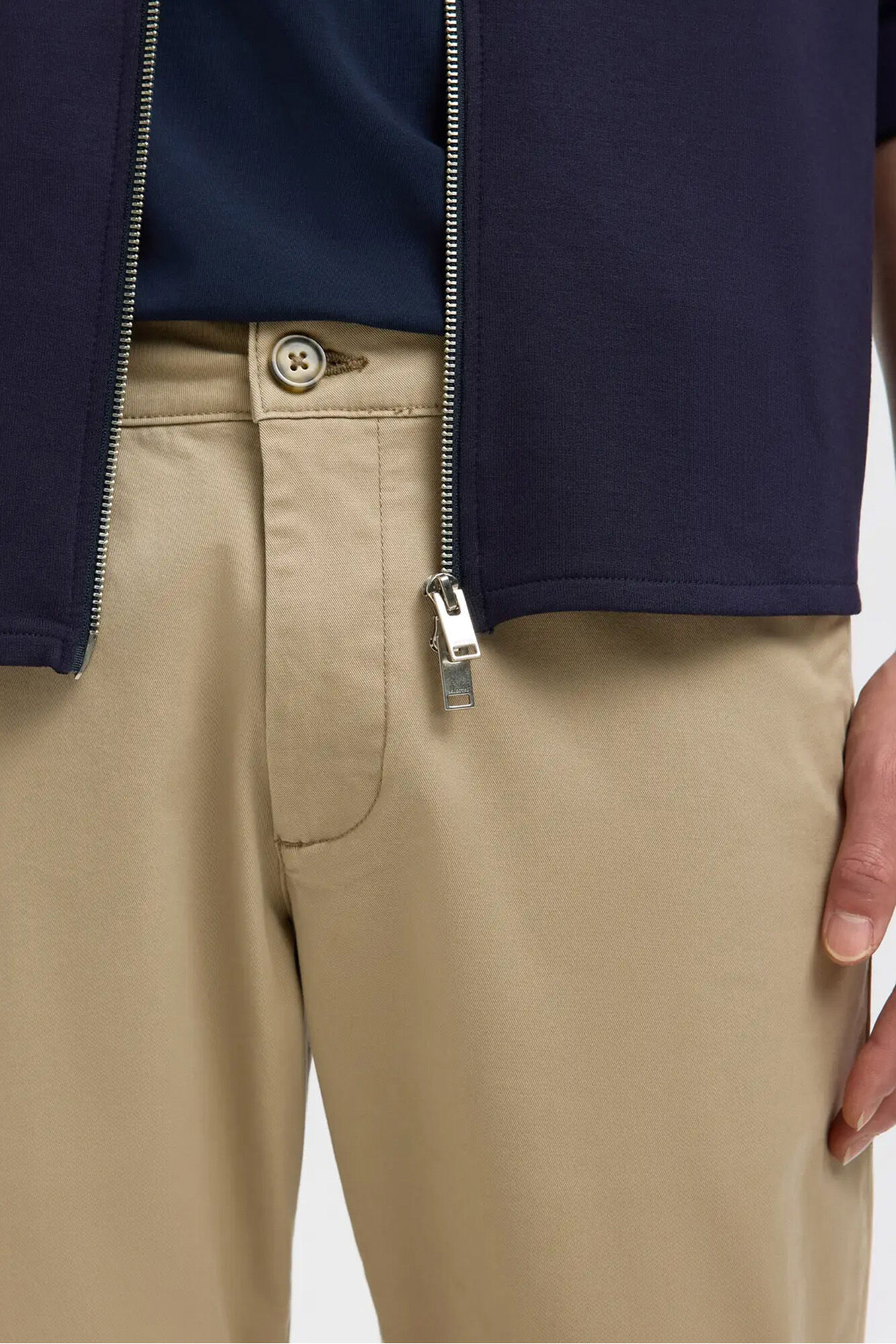 Selected Pantal&oacute;n chino Slim Fit confeccionado con algod&oacute;n org&aacute;nico