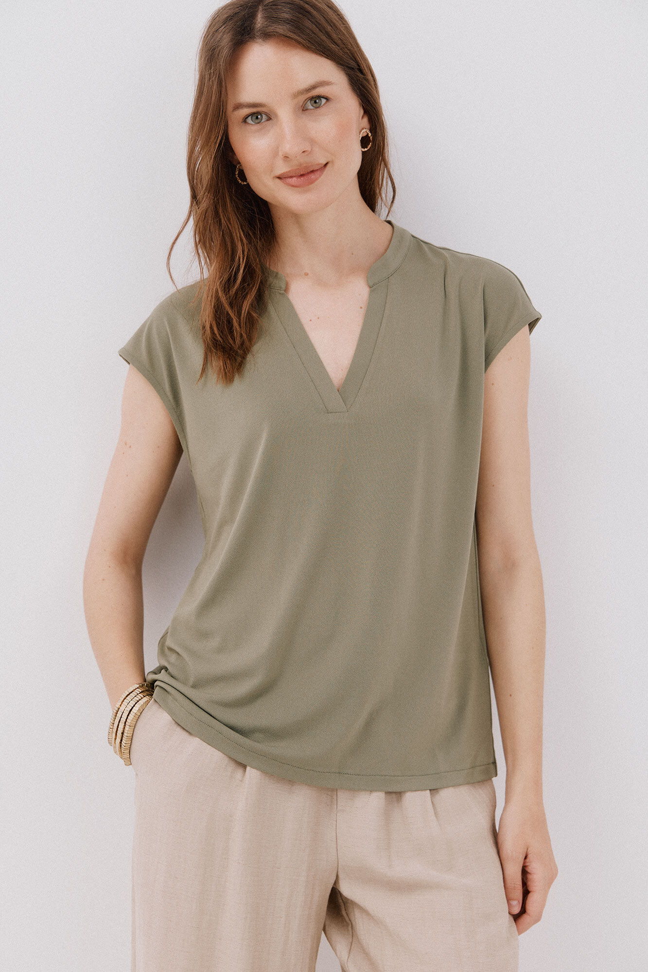 Cortefiel Camiseta b&aacute;sica com gola mao negada