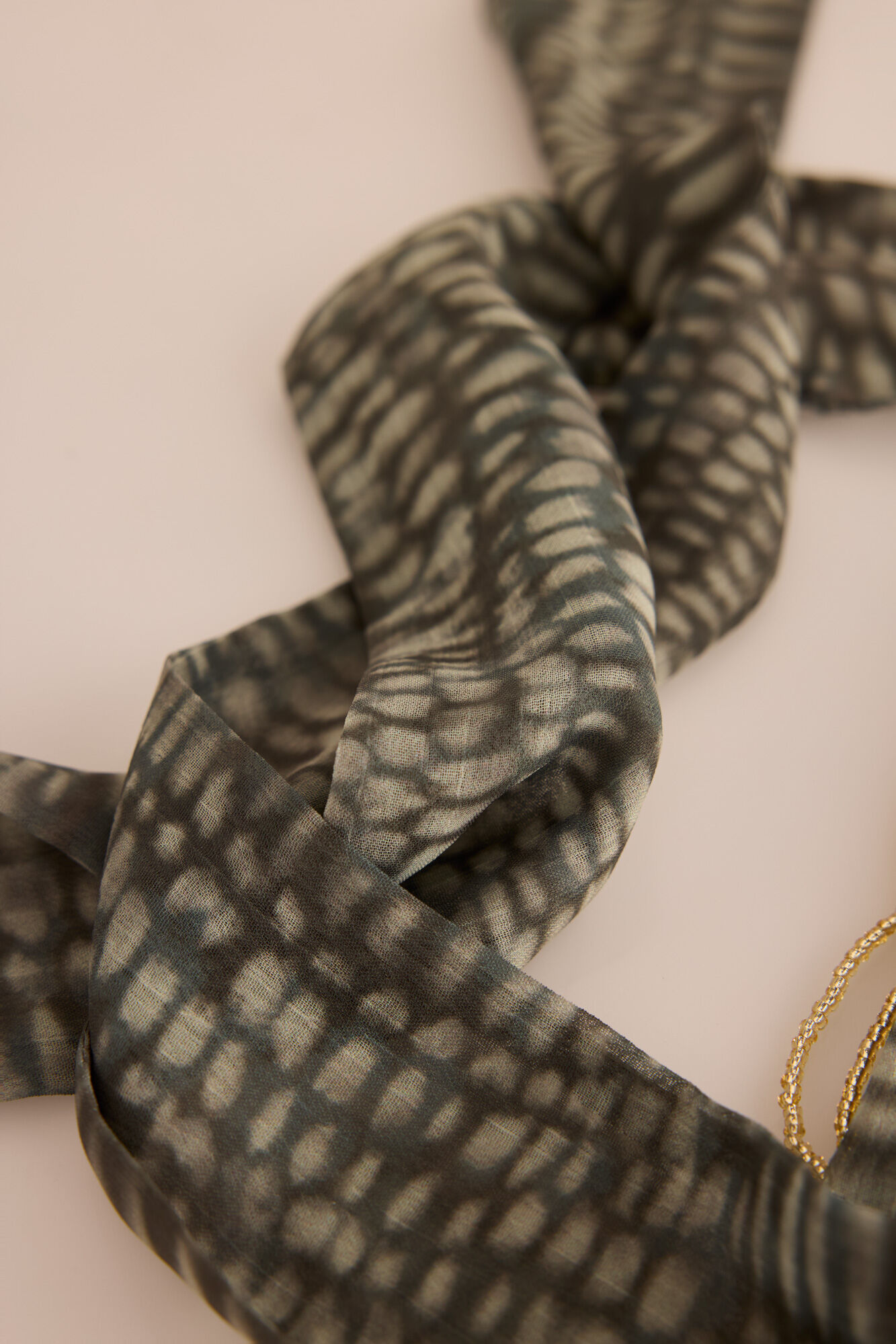 Slowlove Cachecol de gravata com mi&ccedil;angas