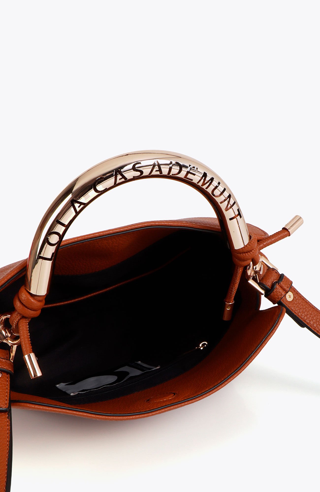 Lola Casademunt Mala a tiracolo Tostado