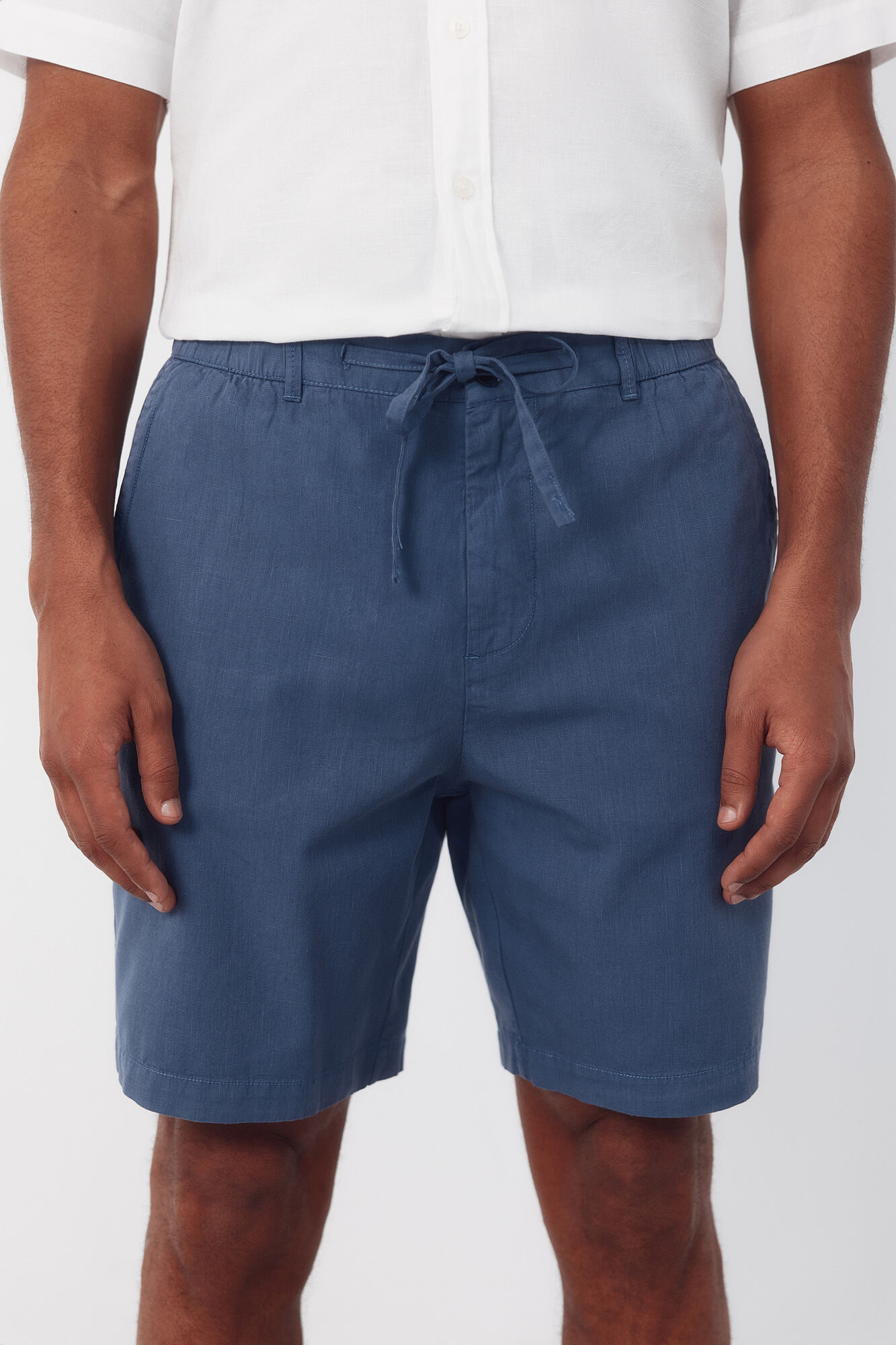 Cortefiel Bermudas com el&aacute;stico e cadar&ccedil;os comuns.