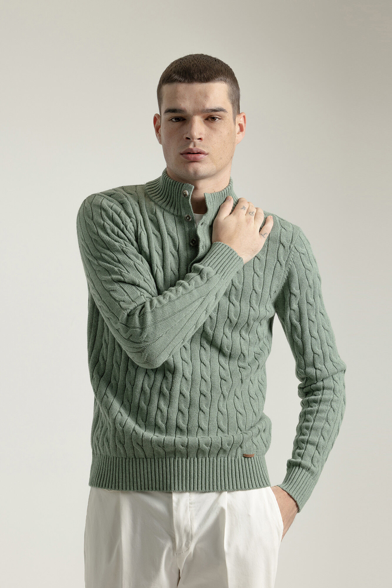 PuroEGO Su&eacute;ter de algod&atilde;o com bot&otilde;es e tric&ocirc; tran&ccedil;ado