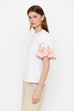 Cortefiel T-shirt with embroidered sleeves White