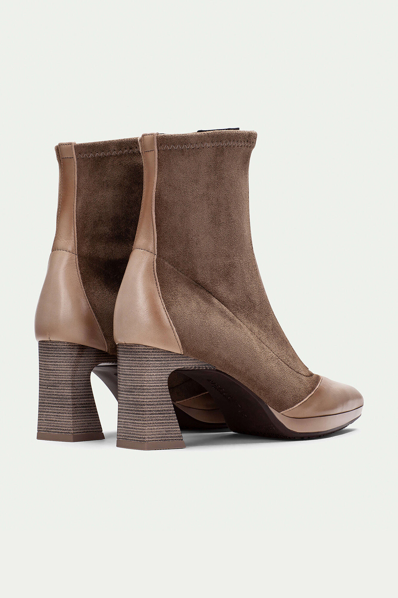 Hispanitas Bot&iacute;n punta fina con cremallera ATLANTA Beige