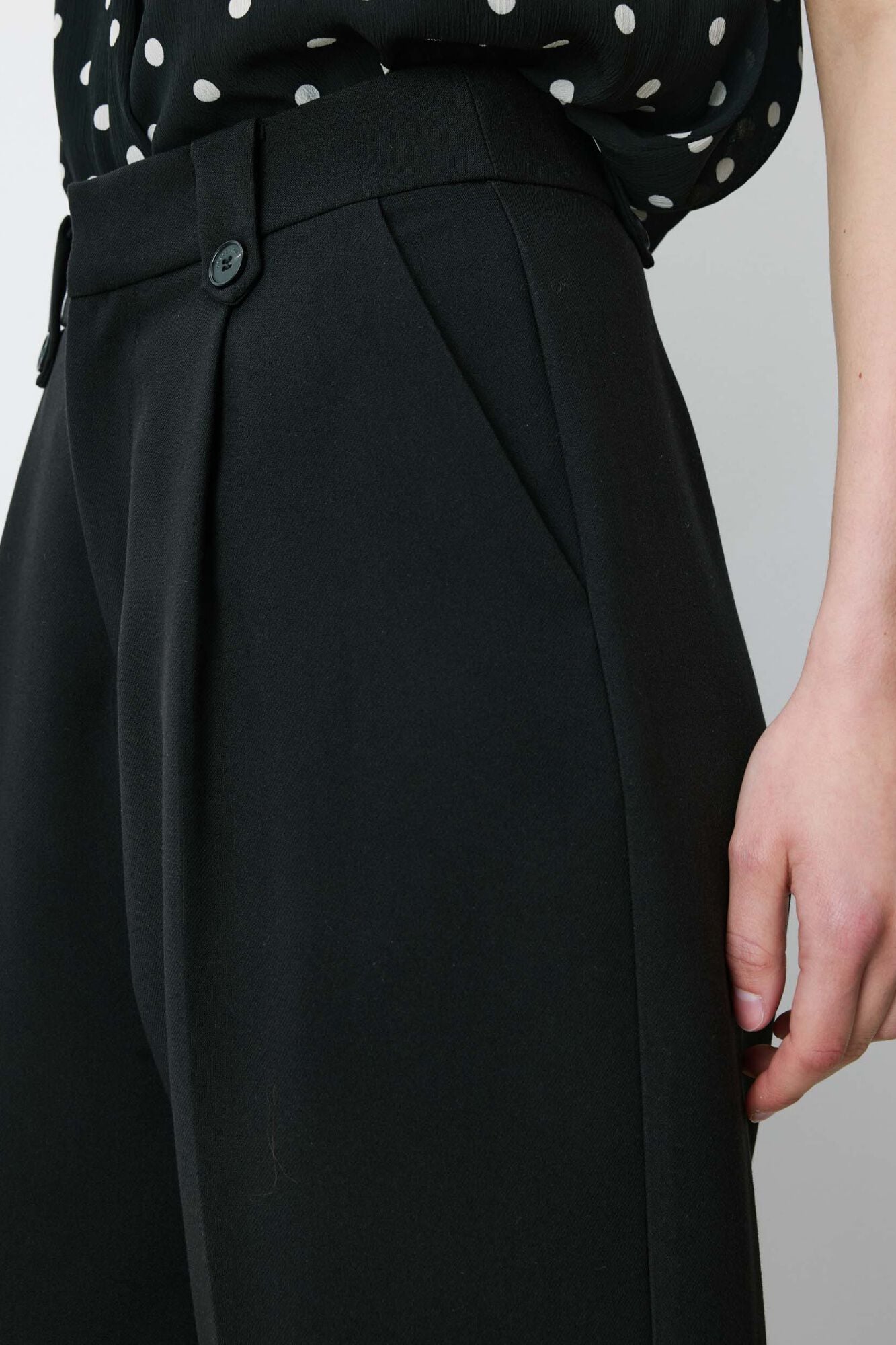 Grace & Mila Cal&ccedil;a de alfaiataria Nilay Preto