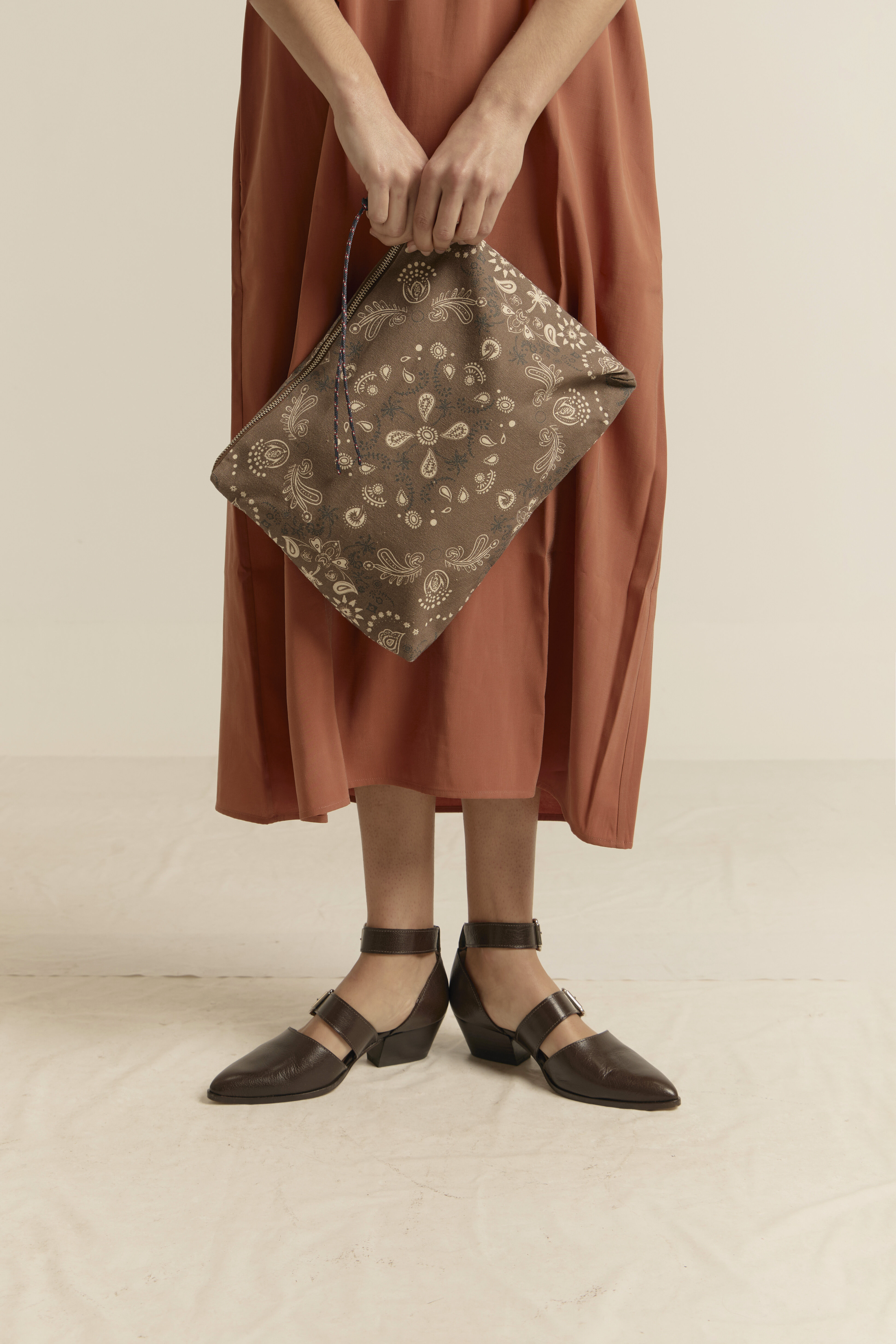 Zubi Mala de m&atilde;o Pouch