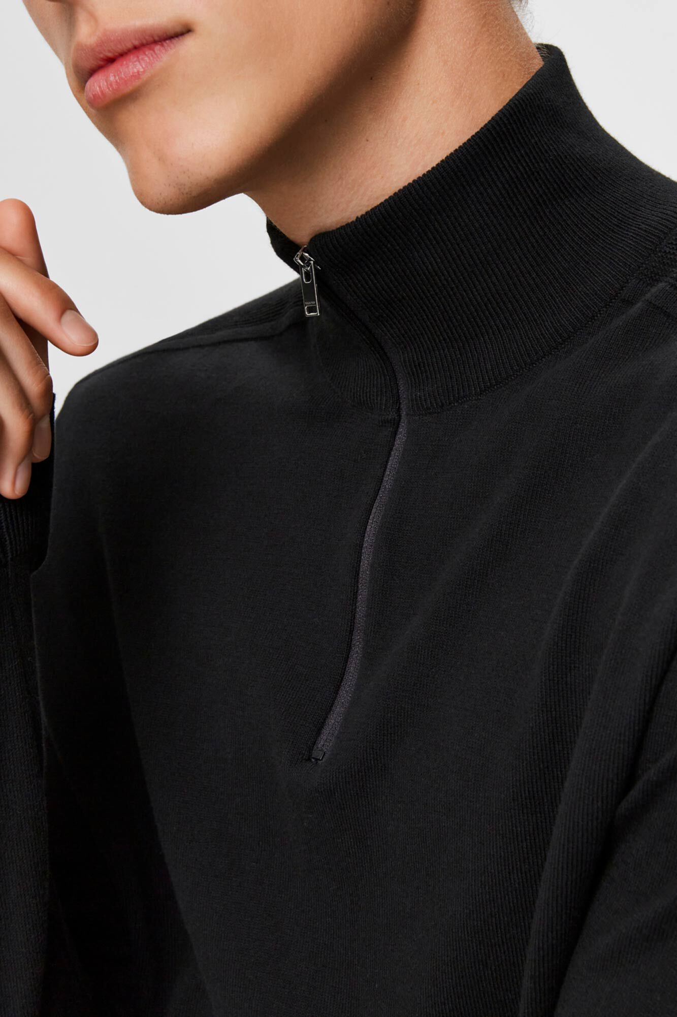 Selected 100% cotton stockings zip fastening jumper . Black