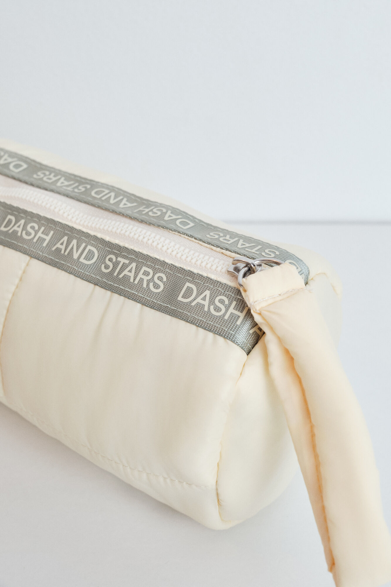 Dash and Stars Neceser tipo 'bowling' mediano amarillo