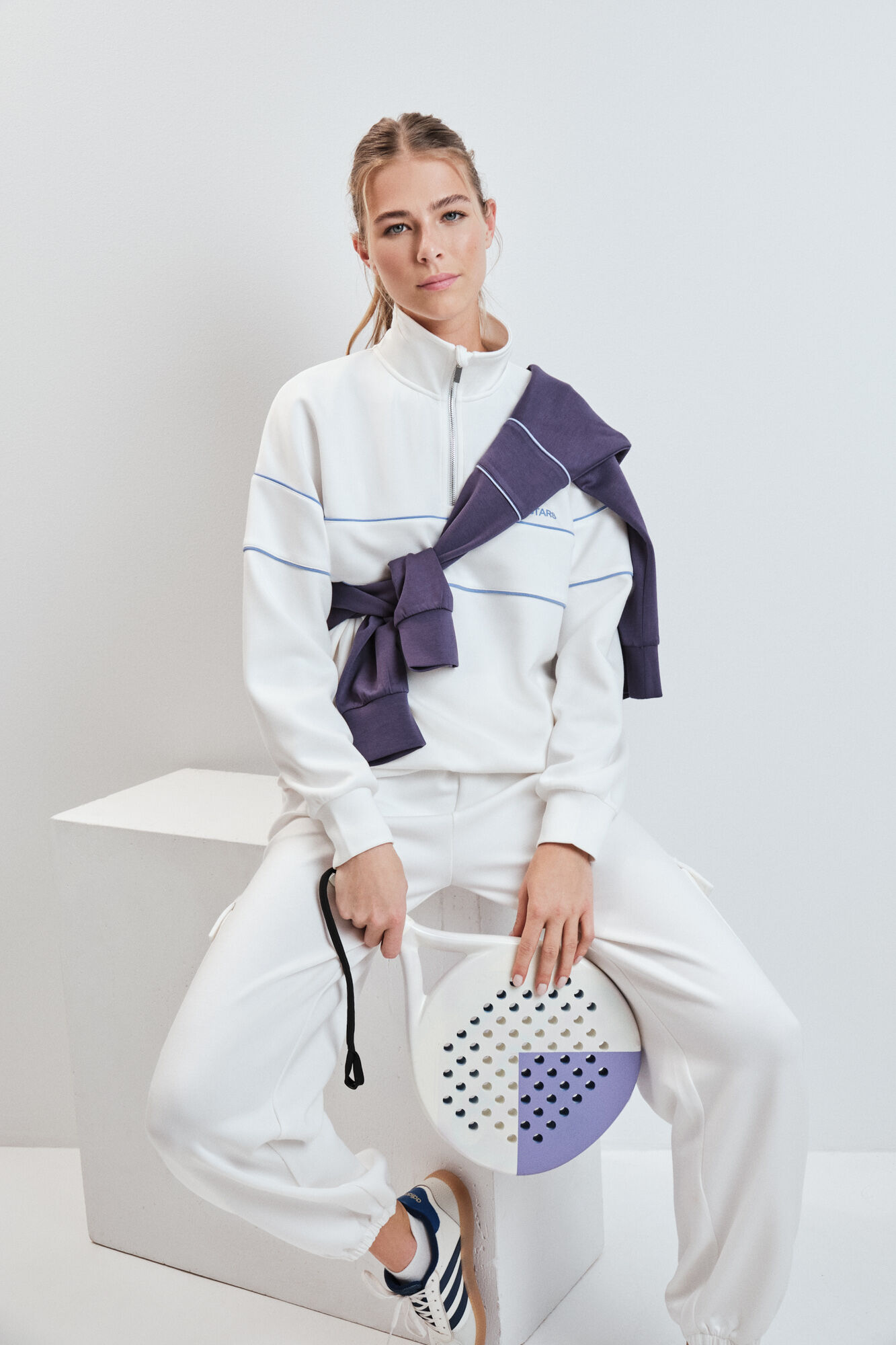 Dash and Stars Chaqueta cuello alto cremallera blanca