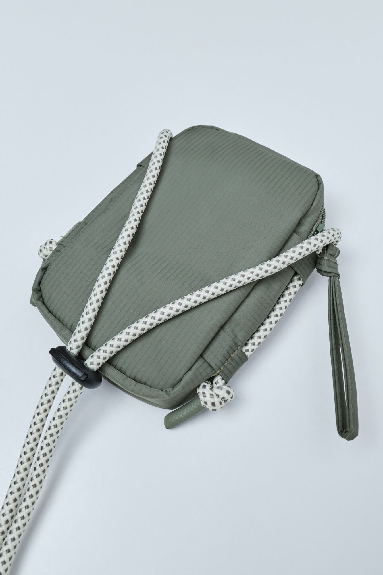 Dash and Stars Bolso peque&ntilde;o nylon laminado granate estampado