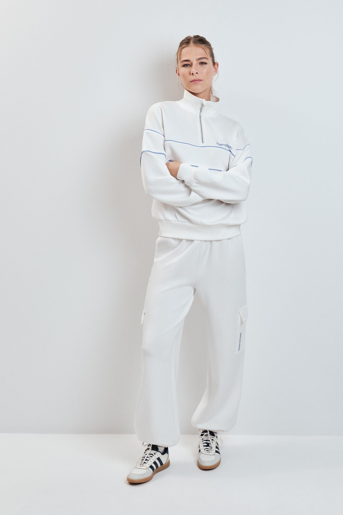 Dash and Stars Sudadera cuello alto cremallera blanca beige