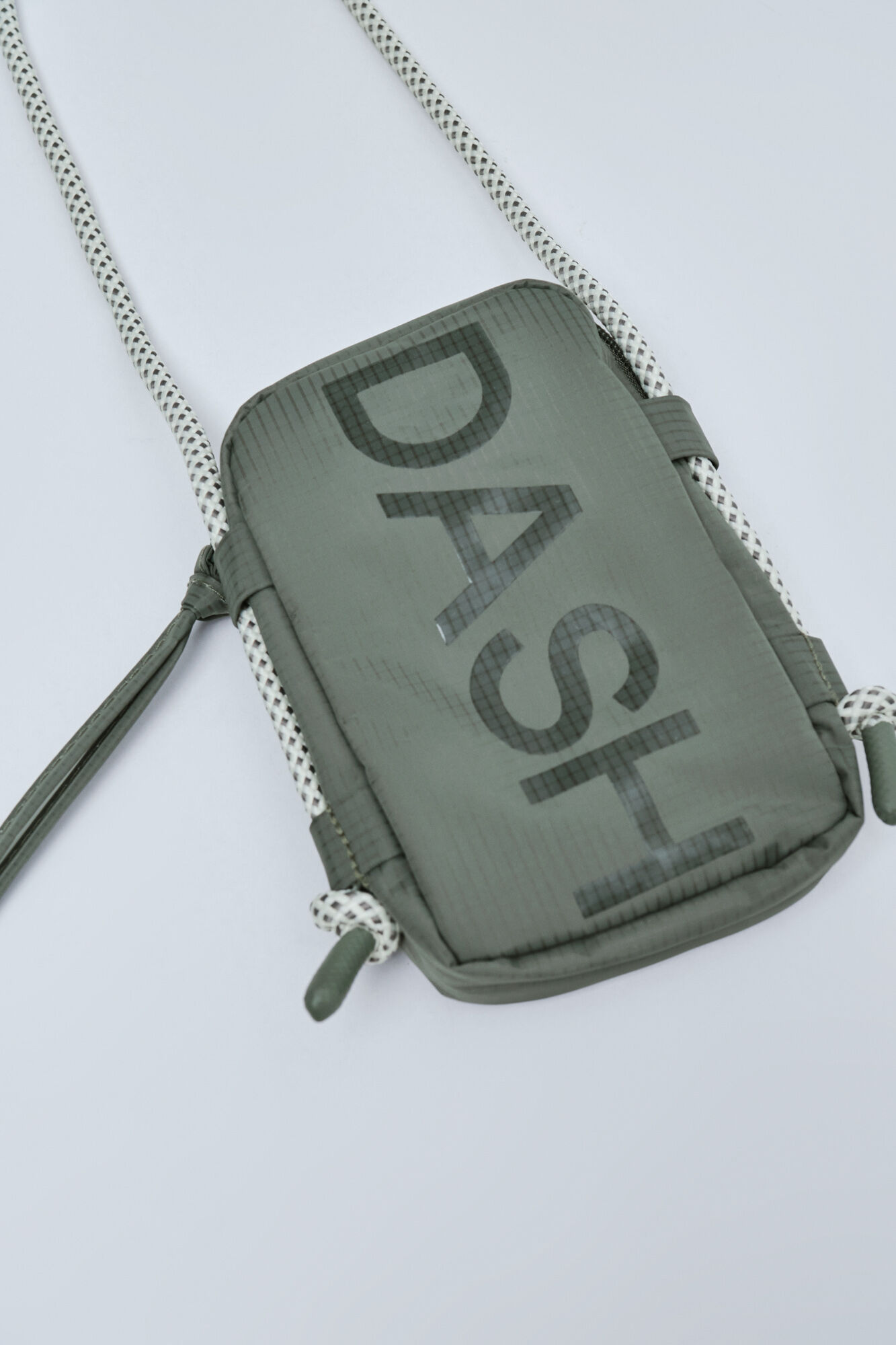 Dash and Stars Bolso peque&ntilde;o nylon laminado granate estampado