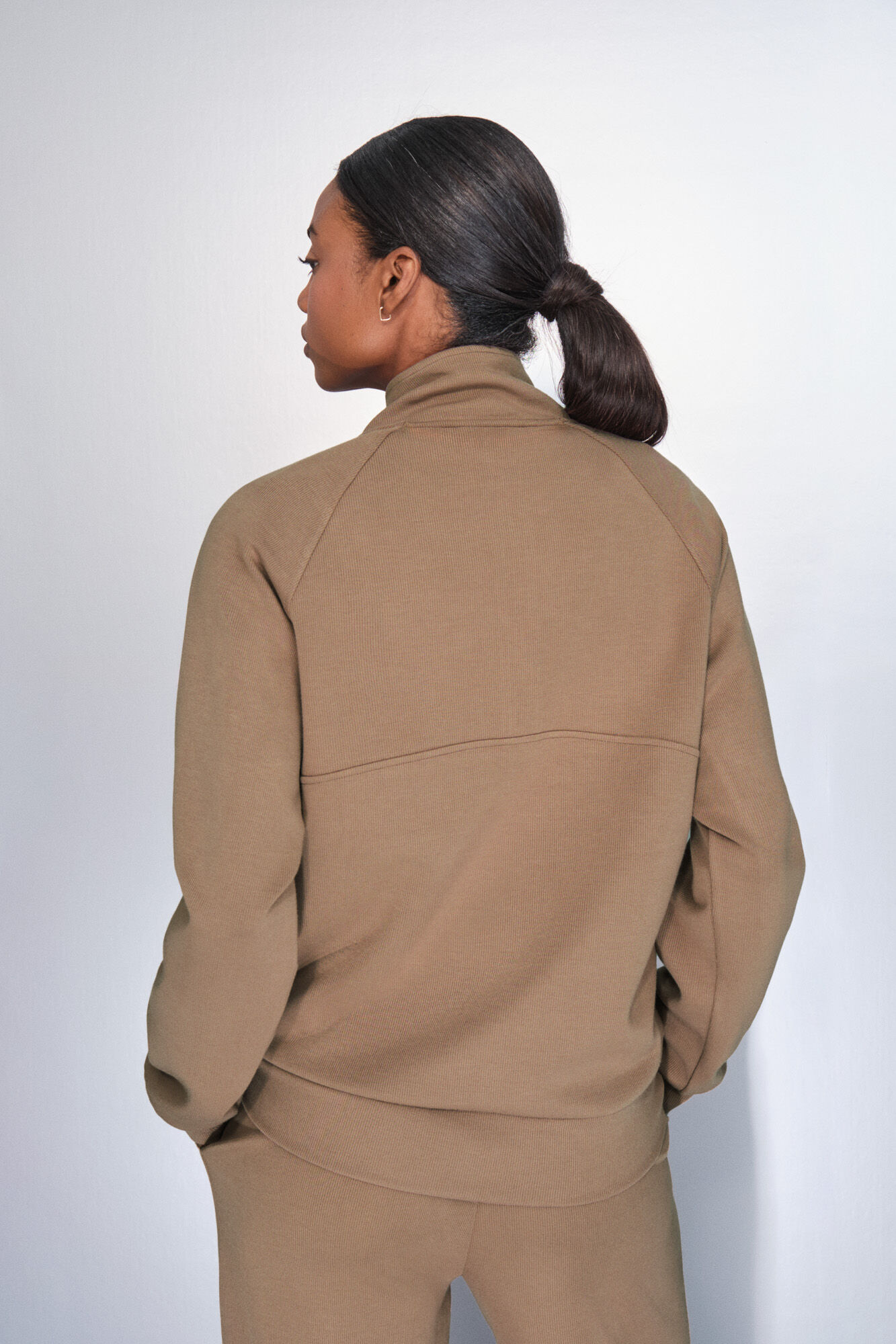 Dash and Stars Sudadera cuello cremallera marr&oacute;n nude