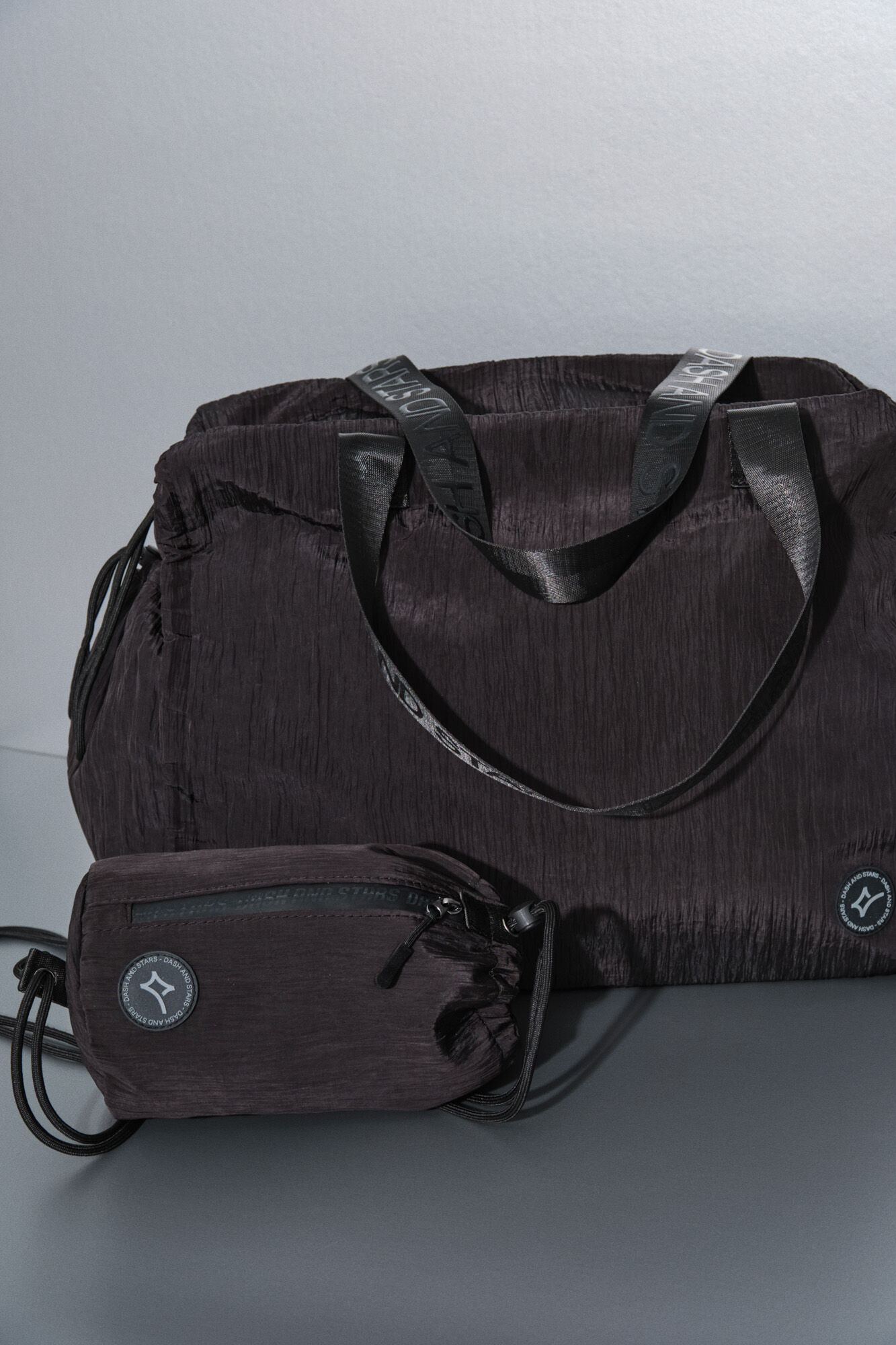 Dash and Stars Mala de viagem de nylon acetinado preto preto