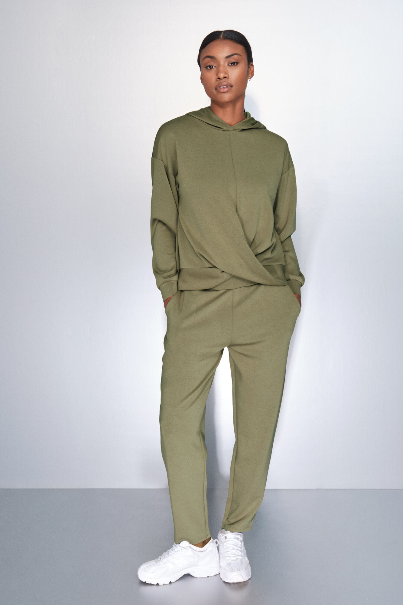 Dash and Stars Pantal&oacute;n jogger kaki