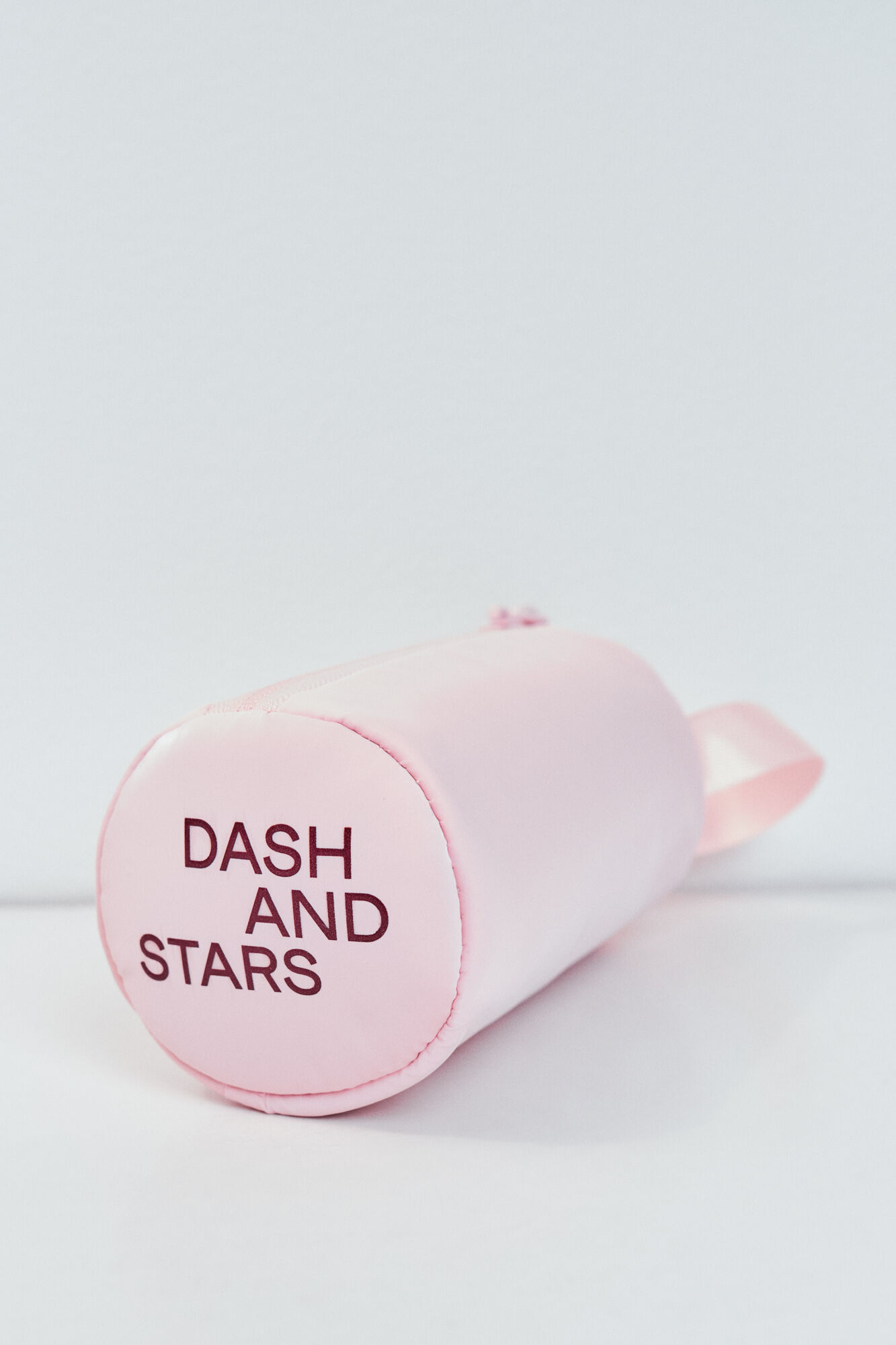 Dash and Stars Charm cil&iacute;ndrico rosa.