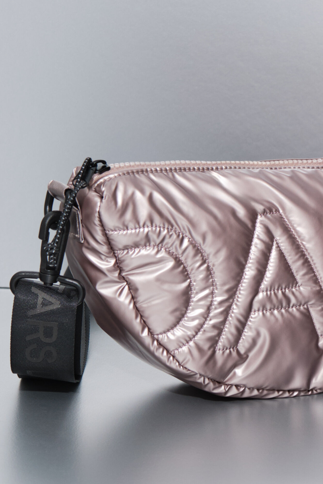 Dash and Stars Mala de ombro em nylon rosa met&aacute;lico beige