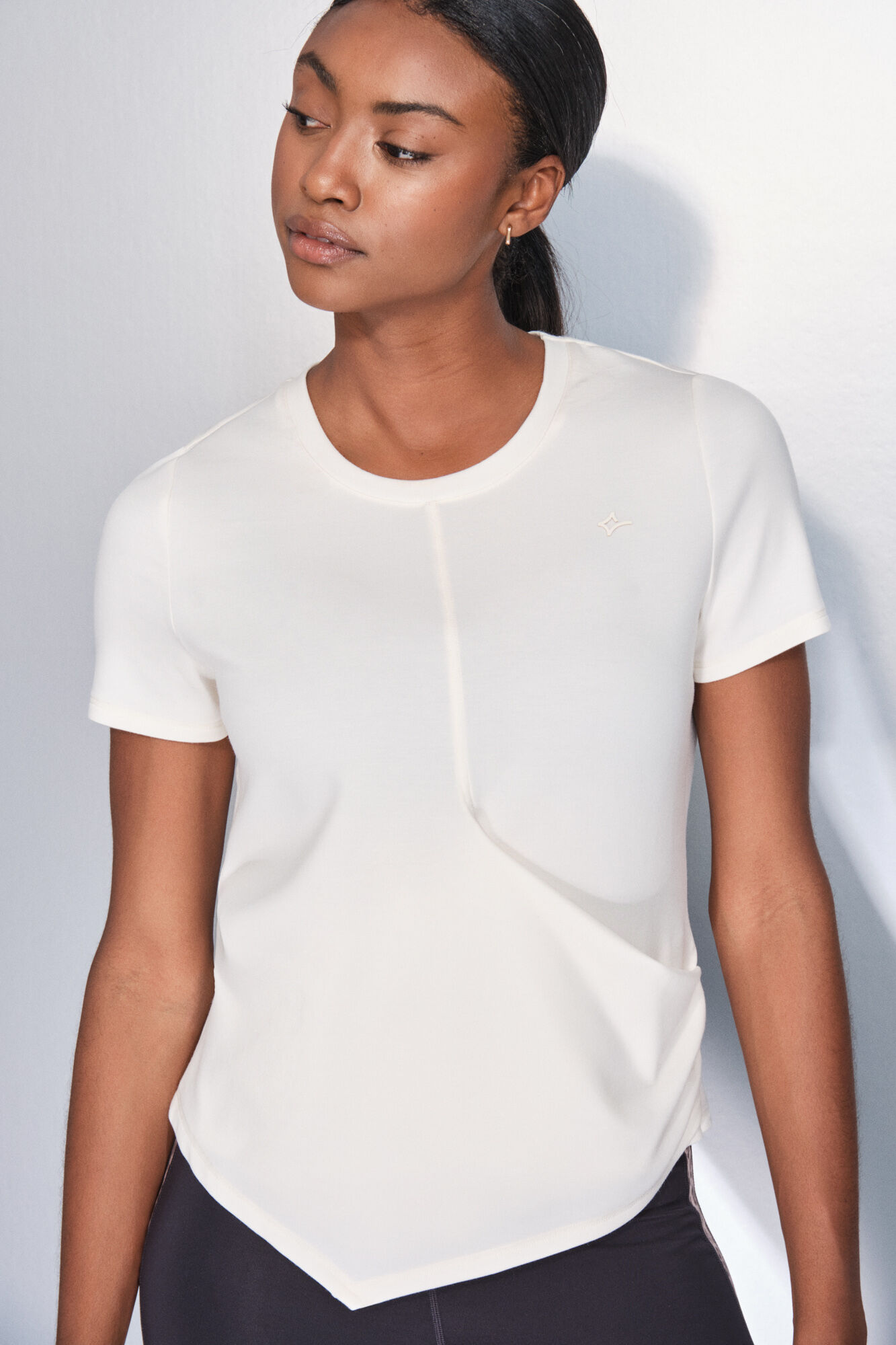 Dash and Stars Camiseta manga corta blanco drapeado  beige