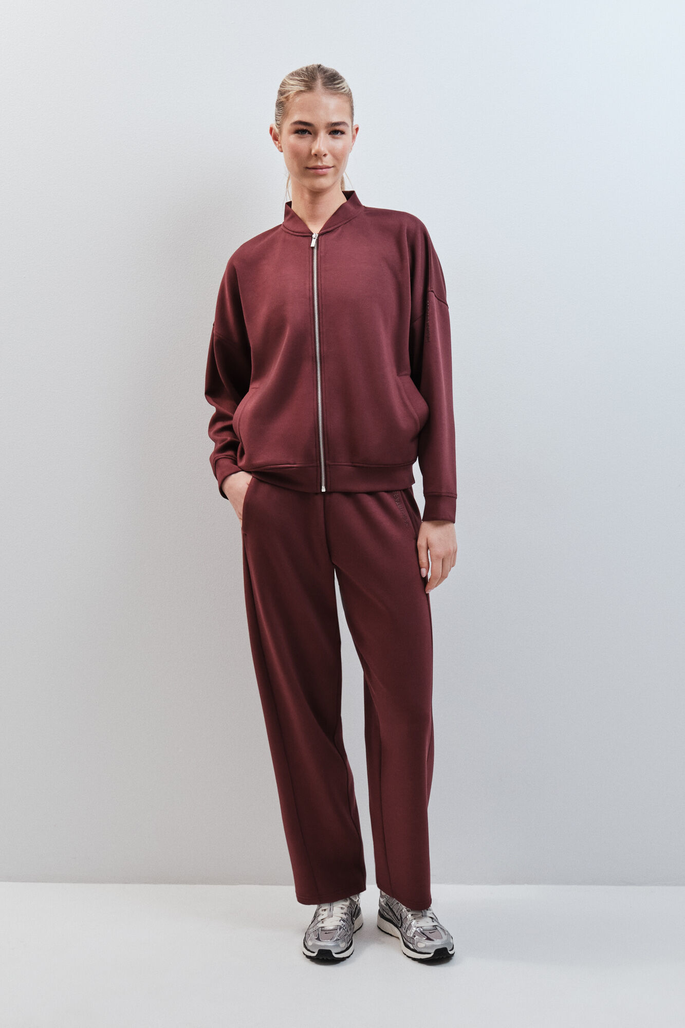 Dash and Stars Chaqueta bomber tacto suave granate
