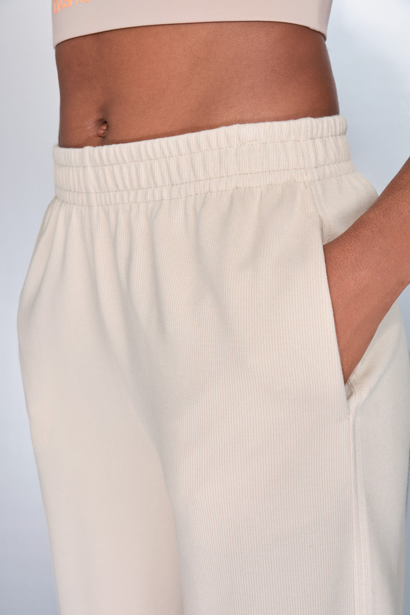 Dash and Stars Pantal&oacute;n recto ancho canal&eacute; beige