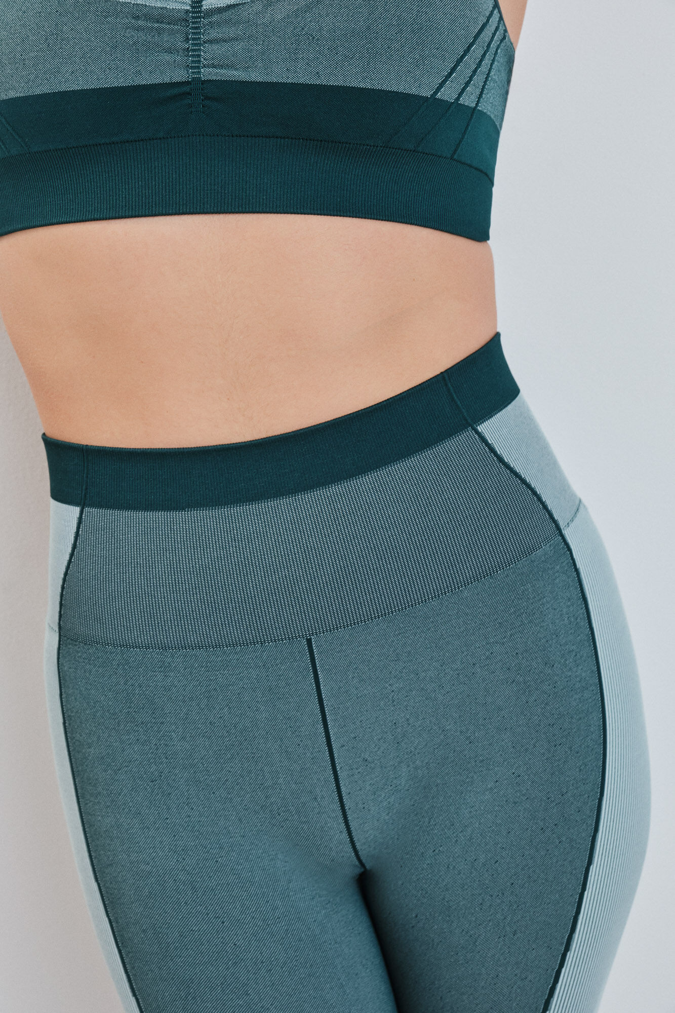 Dash and Stars Green seamless crop leggings COMFORT green