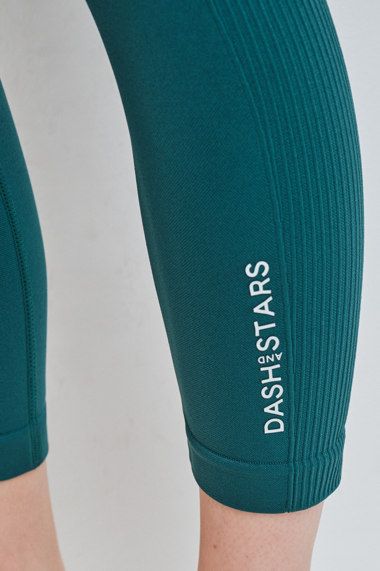 Dash and Stars Blue SEAMLESS COMFORT crop leggings blue