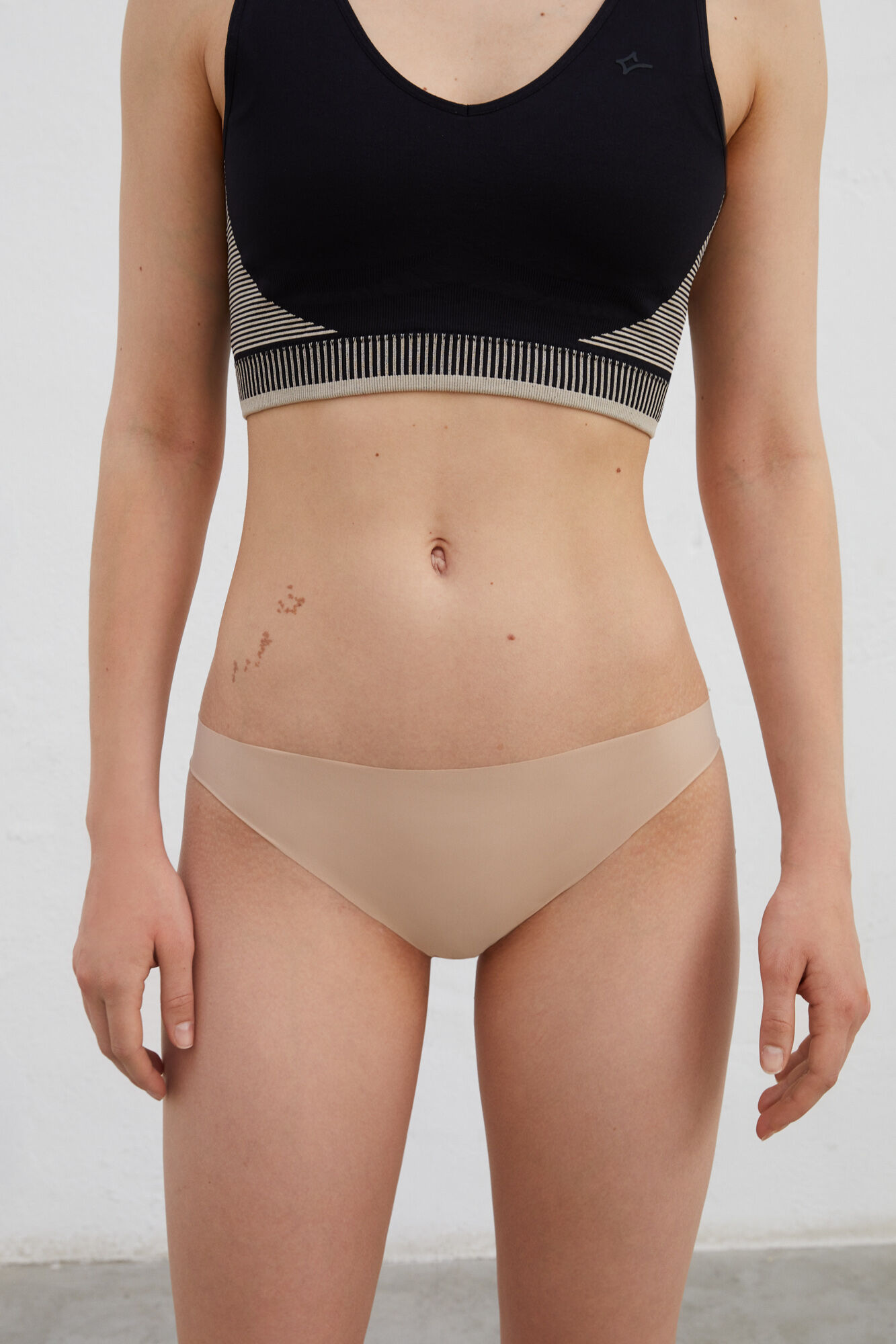 Dash and Stars Pack 2 bragas cl&aacute;sicas nude laser cut