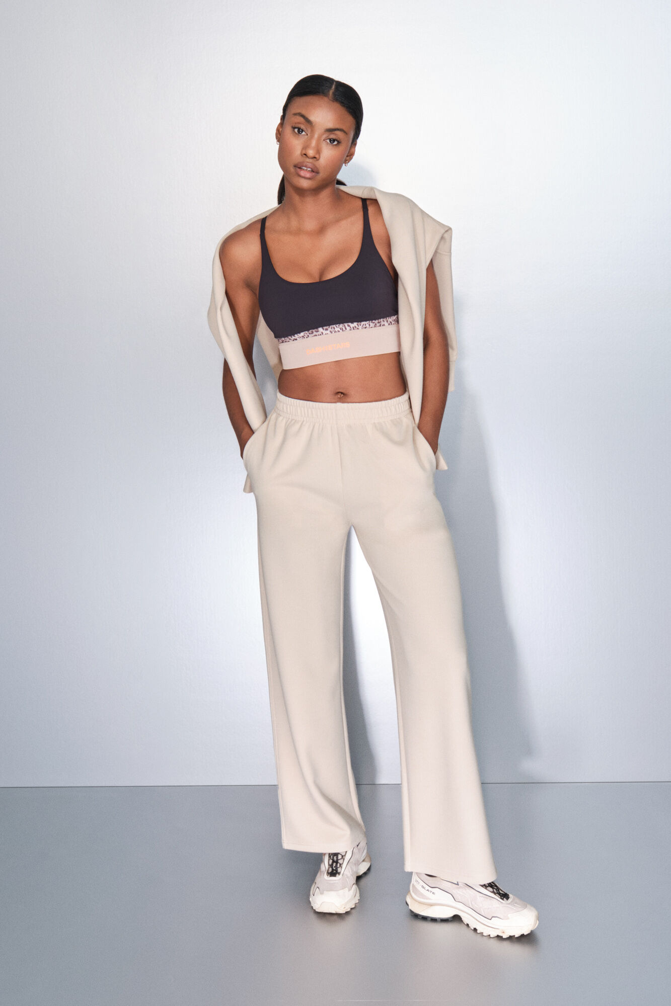 Dash and Stars Pantal&oacute;n recto ancho canal&eacute; beige