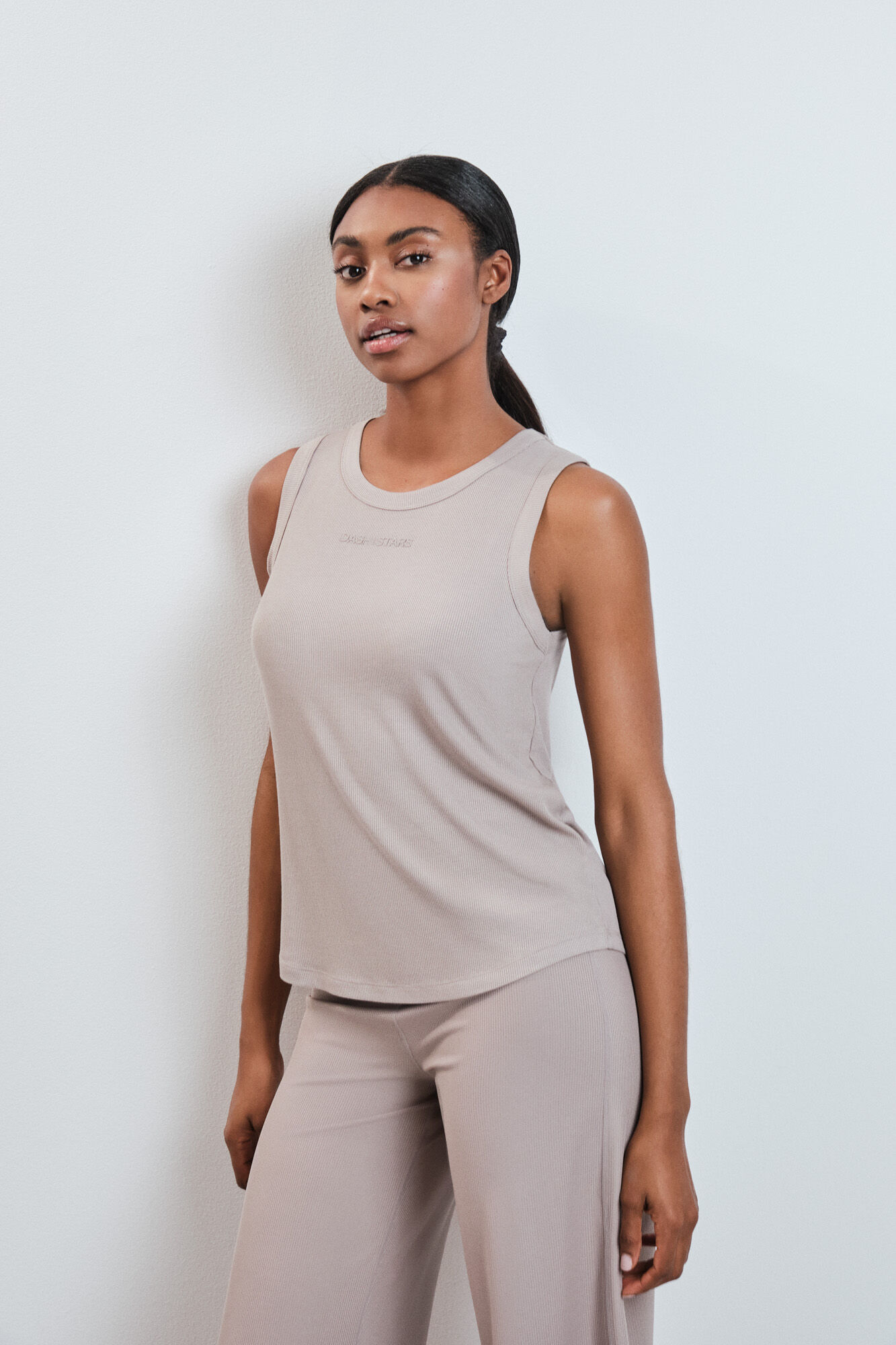 Dash and Stars Camiseta sin mangas rib beige nude