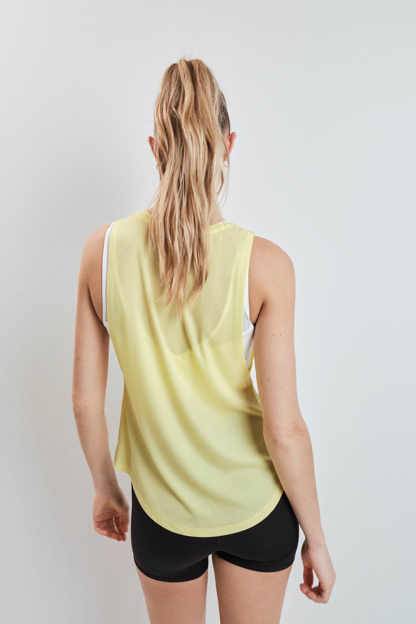 Dash and Stars T-shirt t&eacute;cnica larga cava baixa amarela impress&atilde;o