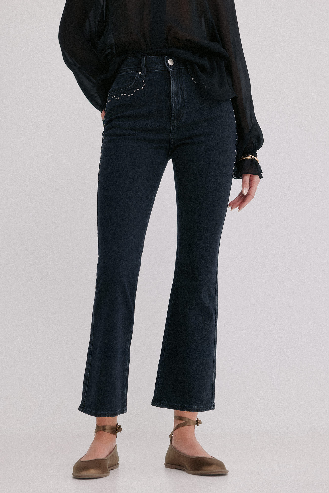 Hoss Intropia Basileia. Cal&ccedil;a jeans com tachas Preto