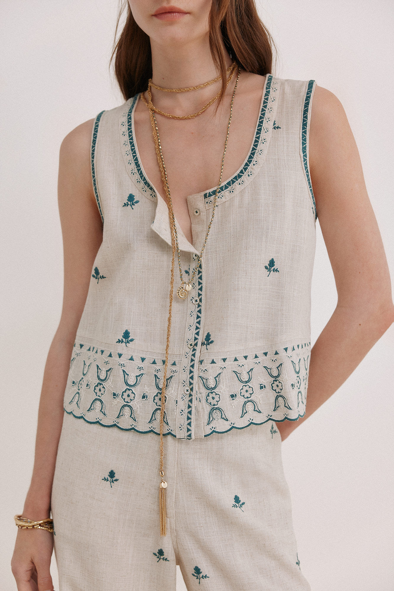 Hoss Intropia Carmela. Embroidered top Ivory