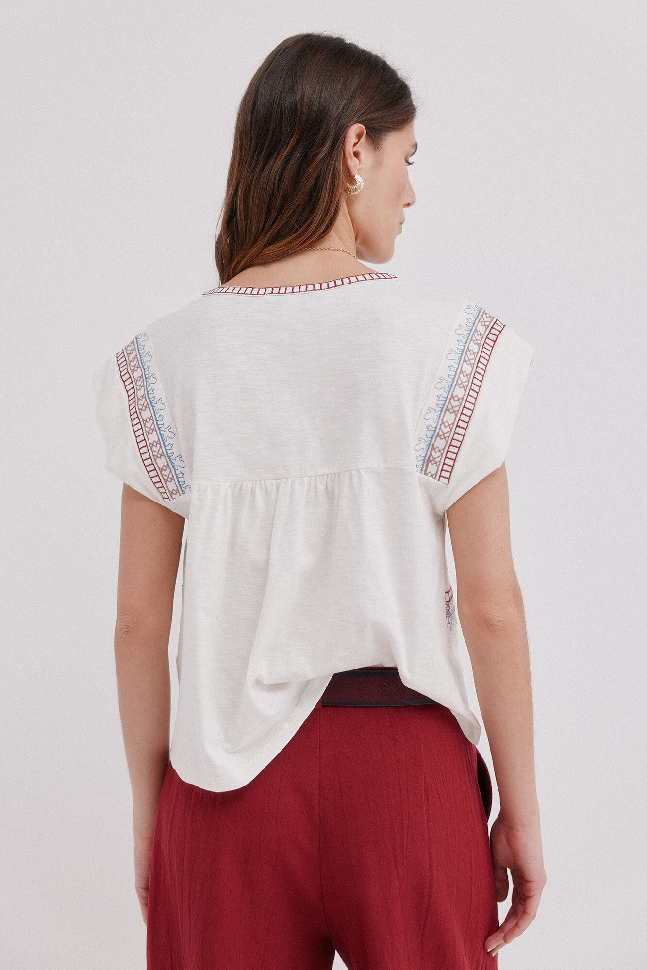 Hoss Intropia Malena. Embroidered t-shirt Beige